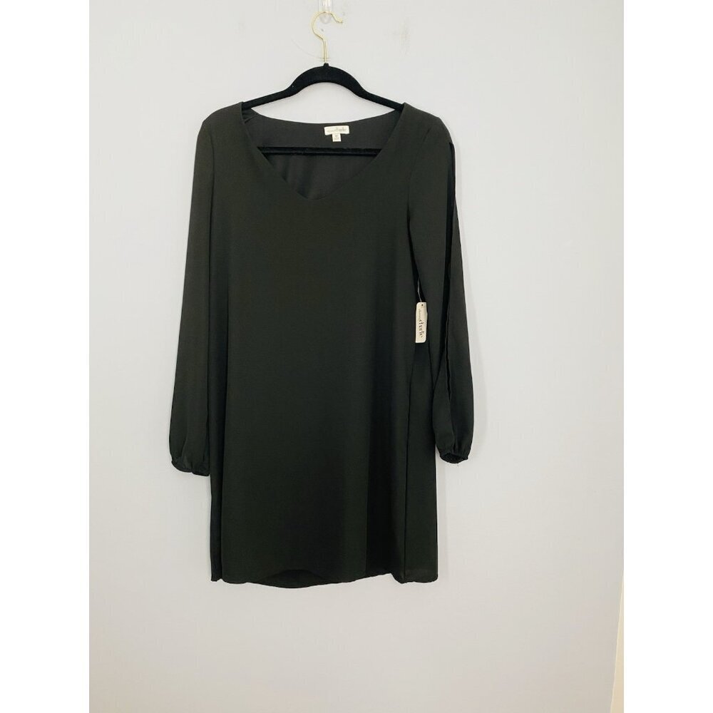 NWT Charming Charlie Womans Size Med Shift Dress Black Long Sleeve Split Sleeve